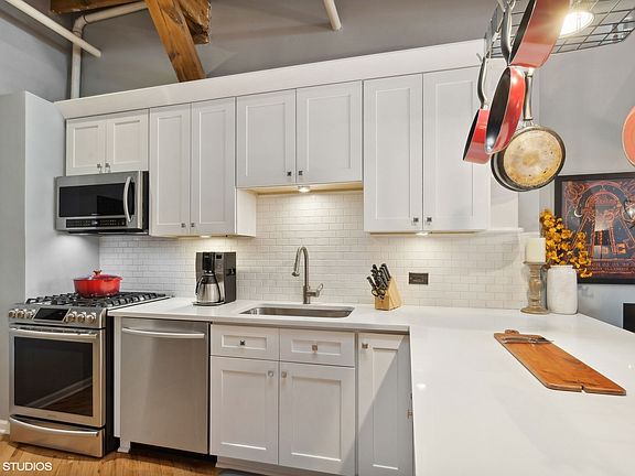 5th image of 5235 N Ravenswood Ave APT 4