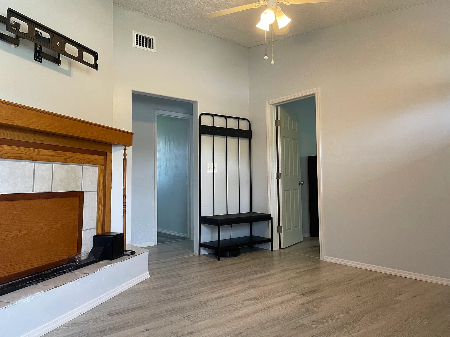 2 bed, 1100 sqft, $2,500 — Photo 3
