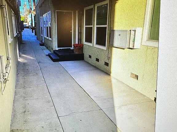 3rd image of 4119 E Ocean Blvd #1