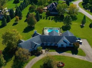 1422 Sunflower Dr, Sycamore, IL 60178