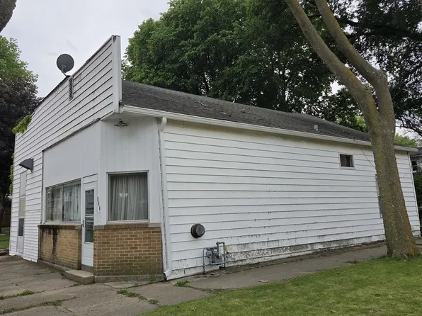 727 Sycamore St, Ottawa, IL 61350