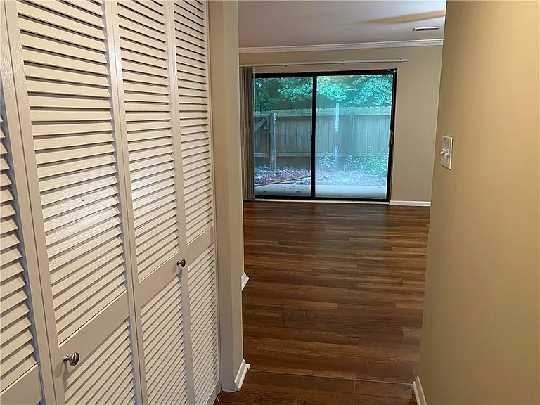2207 Surrey Ct SE — Photo 20