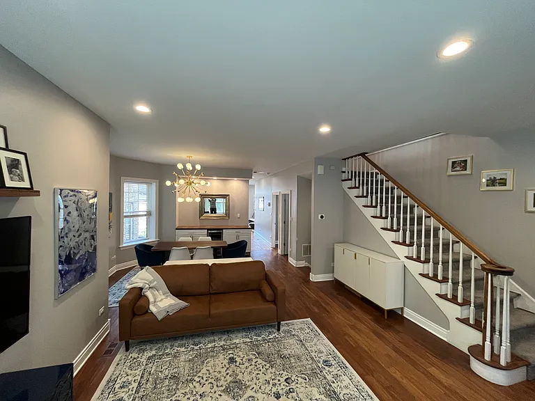 2242 W Melrose St — Photo 3
