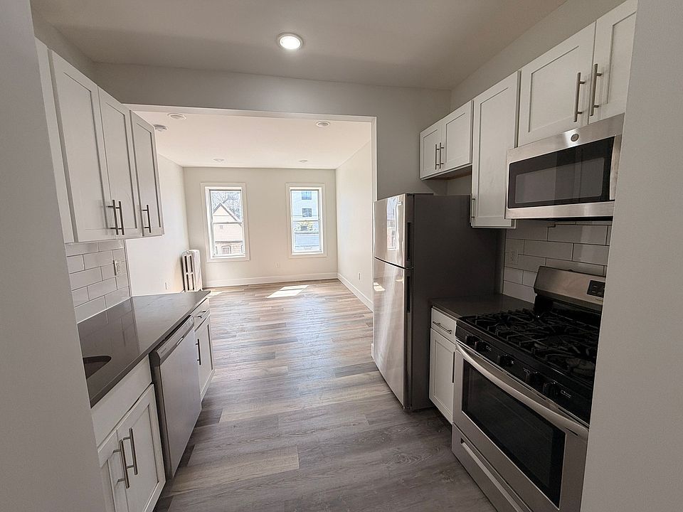 1st image of 232 Bidwell Ave #3