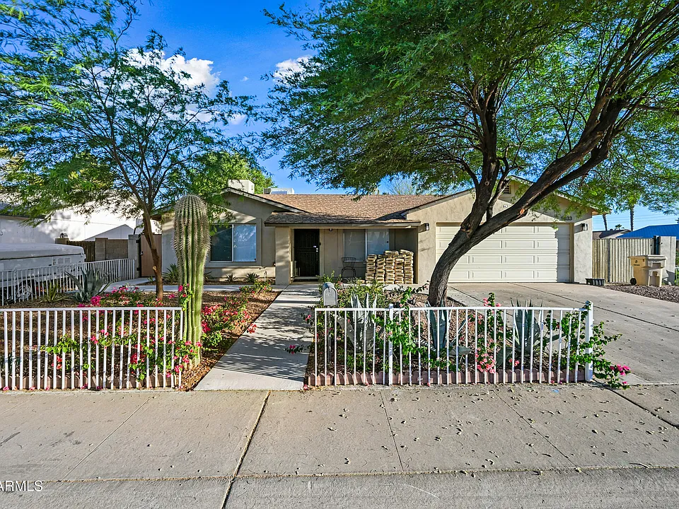 5833 W John Cabot Rd