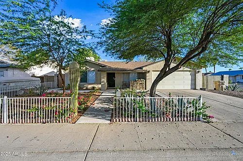 5833 W John Cabot Rd Photo 1