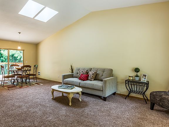 4th image of 18535 Woodside Dr SE