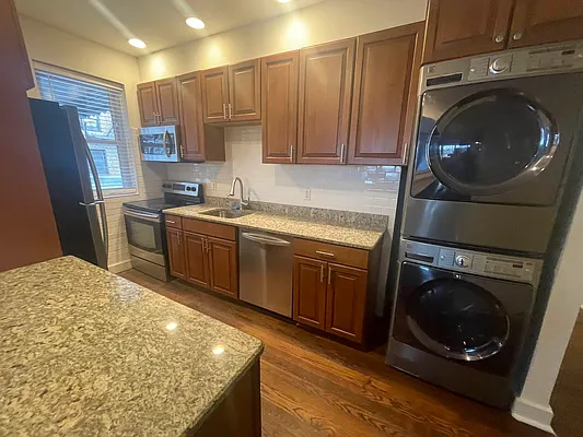 Rented by Metropolis International Realty Inc. | media 1