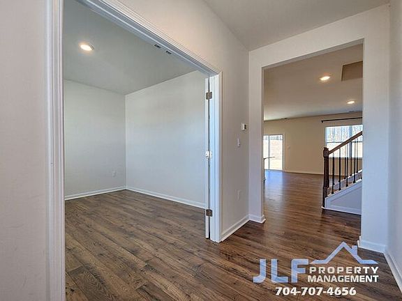 2nd image of 125 Sycamore Crossing Ct