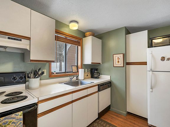 4th image of 12 Streamside Road #9