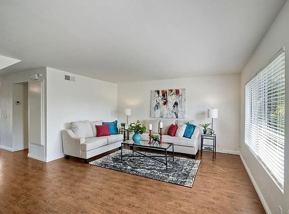 3rd image of 322 Los Arbolitos Blvd