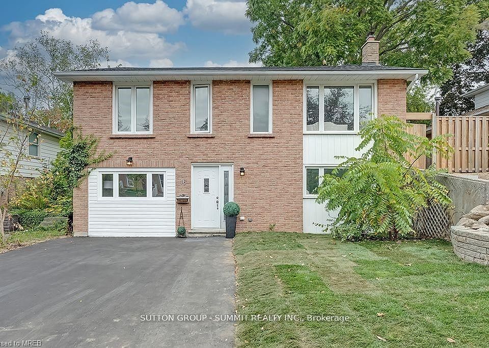 1st image of 16 Upper Canada Dr