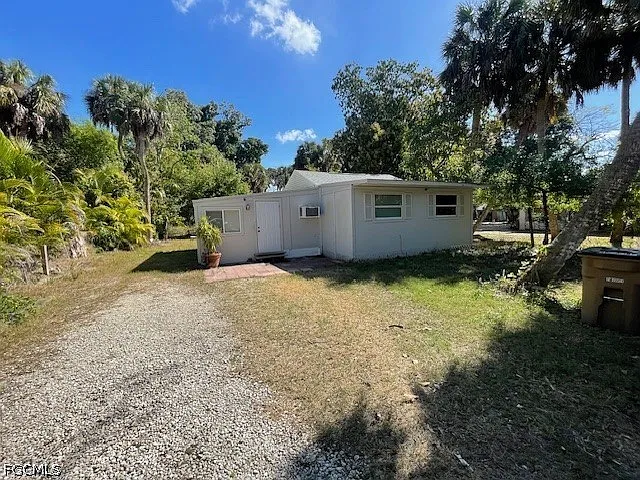 Building Photo - 215 Delray Ave