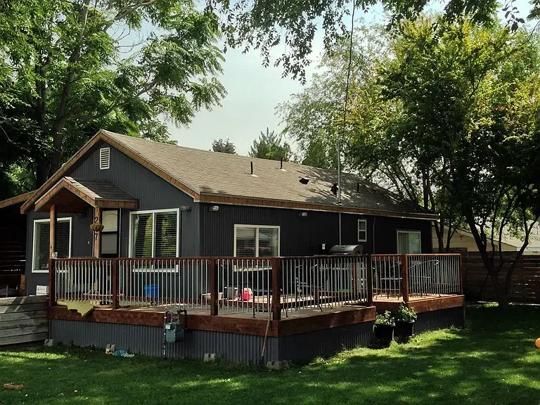 247 Young Ave — Photo 2