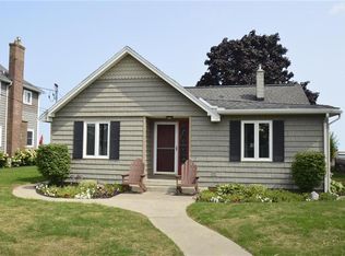 1800 Edgemere Dr, Rochester, NY 14612