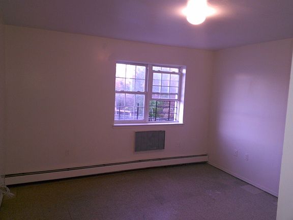 5th image of 1102 Stebbins Ave #2