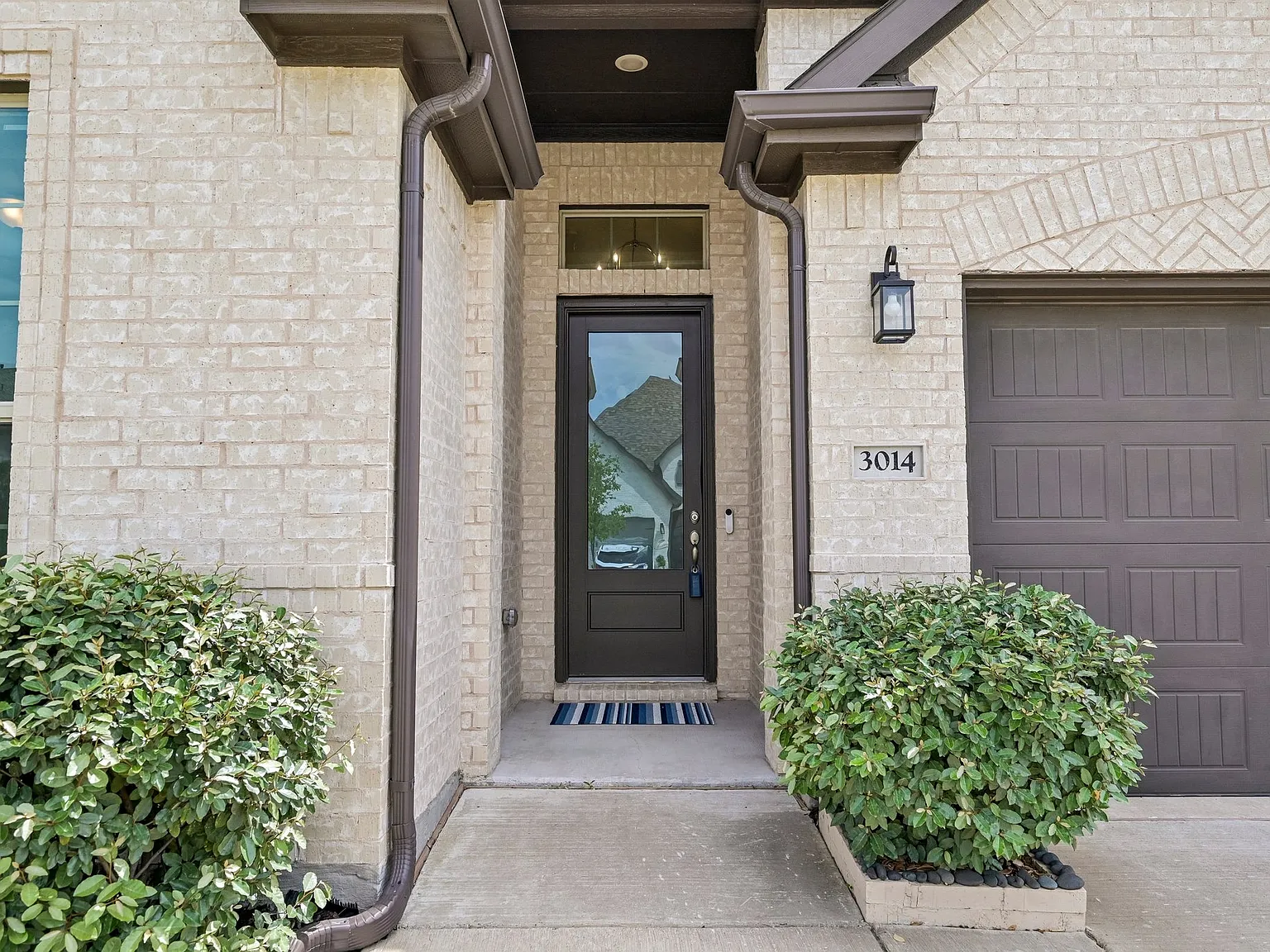 4 bed, 2348 sqft, $2,750 — Photo 2