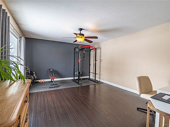 3rd image of 415 Mintler Dr