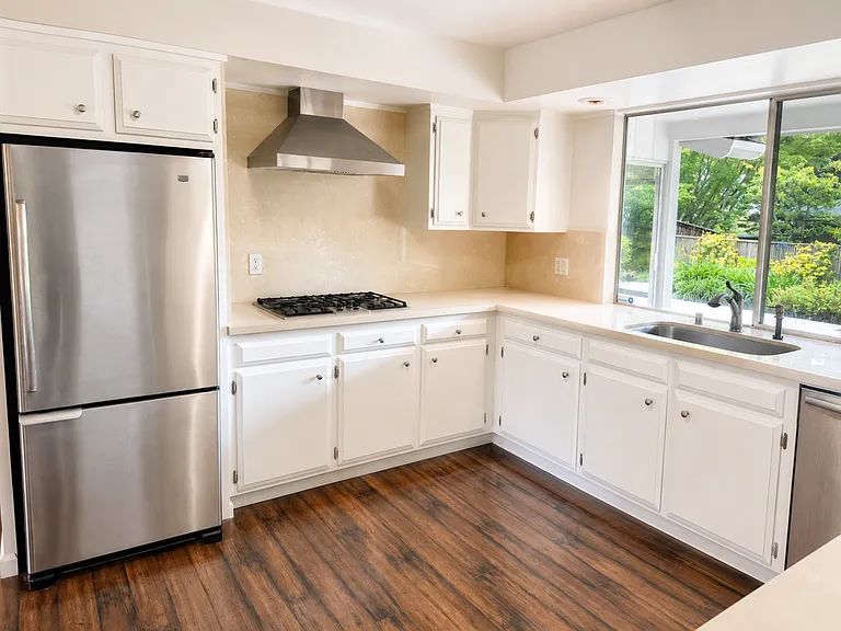 12195 Blythen Way — Photo 9