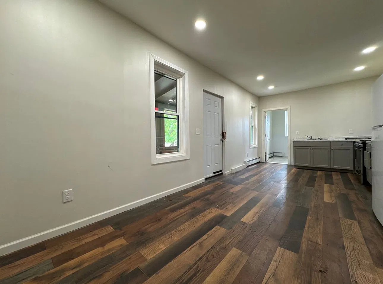 3 bed, 950 sqft, $1,349 — Photo 3