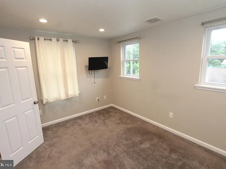 1807 Parkview Ave — Photo 14