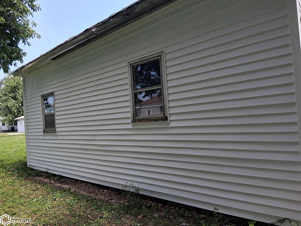 2nd image of 108 SE 4th St