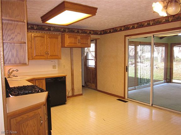 4th image of 1064 Williams Ave