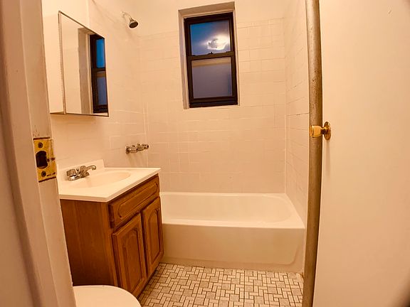 5th image of 2127 27th St APT C3