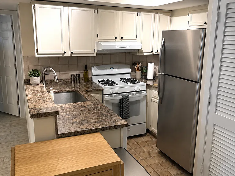 255 Beacon St #1C — Photo 1