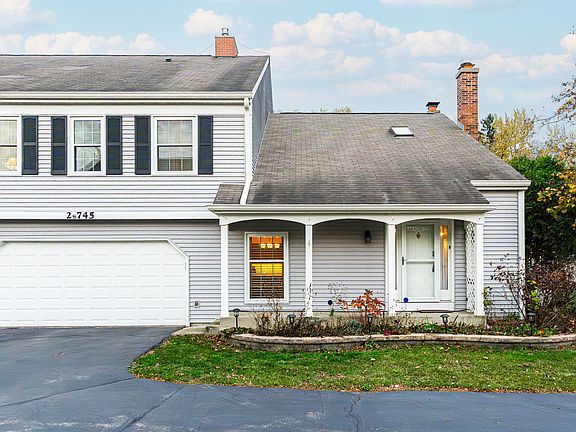 2nd image of 2S745 Grove Ln #2S745