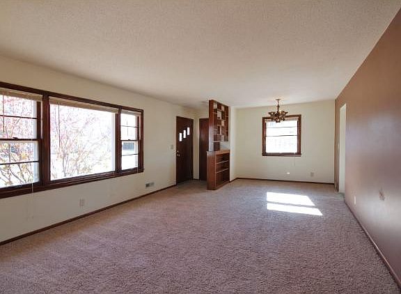 3rd image of 10824 Little Ave S