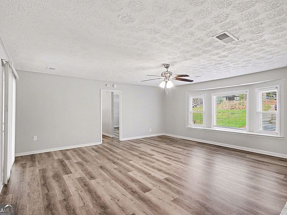 3rd image of 2280 Chestnut Log Loop