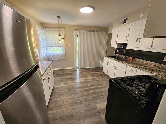 Kitchen & Dining