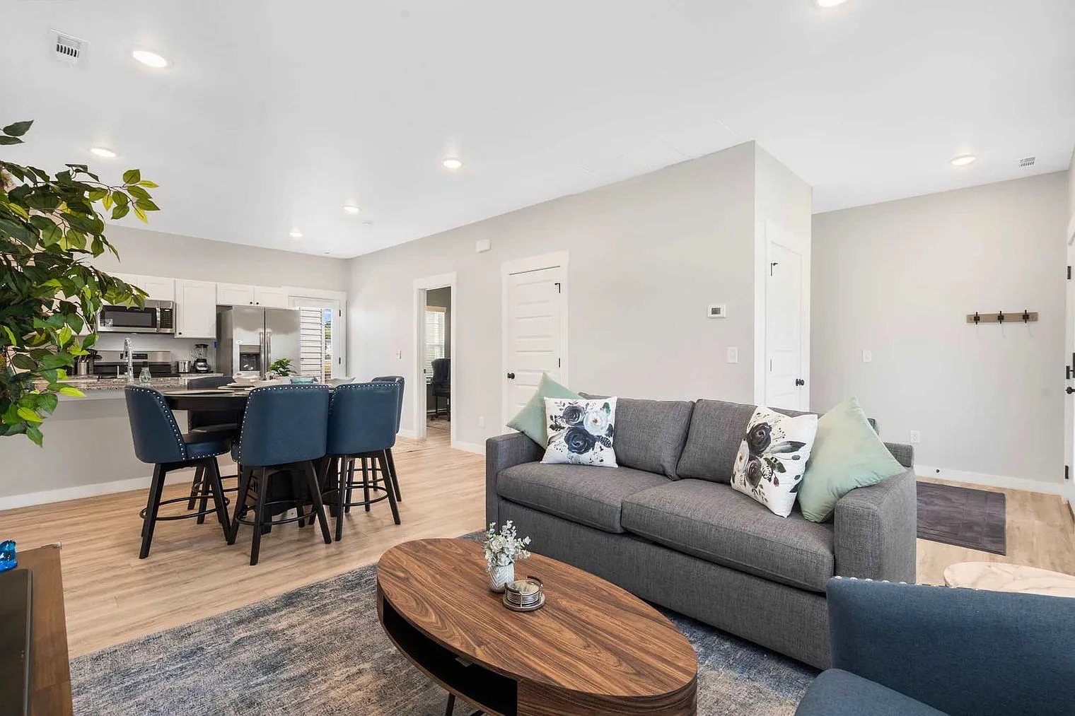 2 bed, 2.0 bath, 1248 sqft, $3,342 — Photo 3