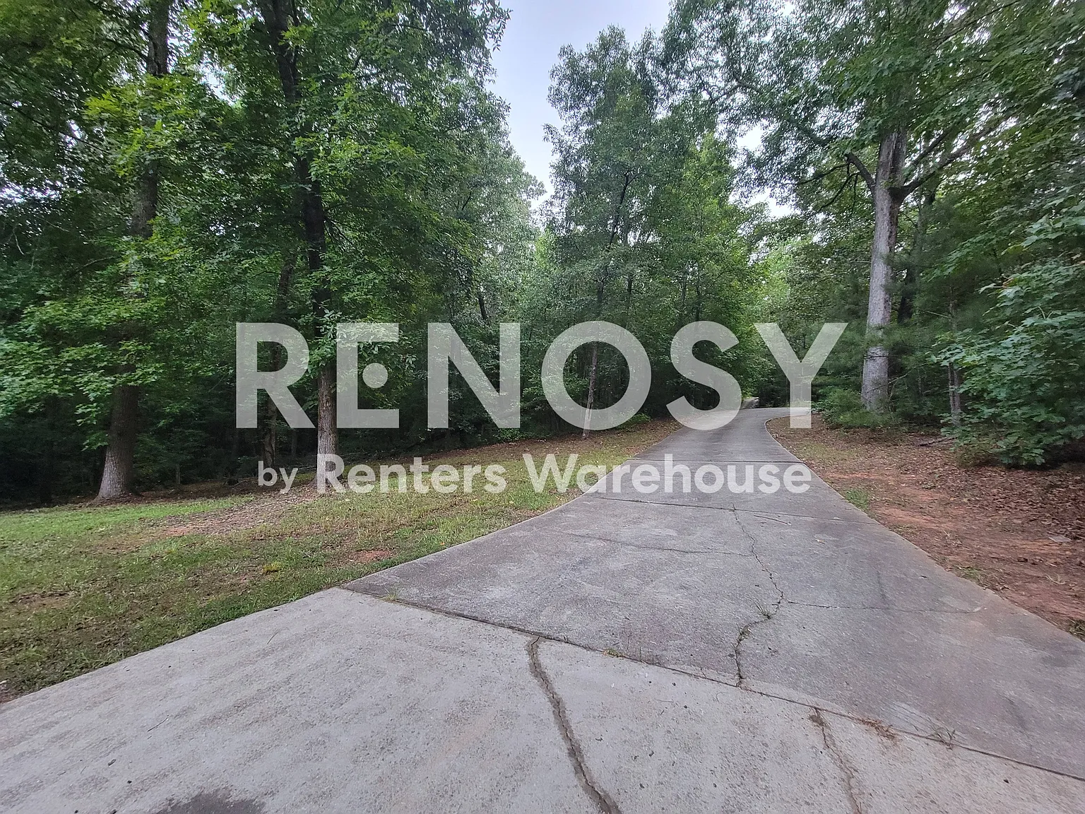 Spacious 5BR/3BA Private Wooded Retreat Near Foxhall Resort & Serenbe — Photo 2