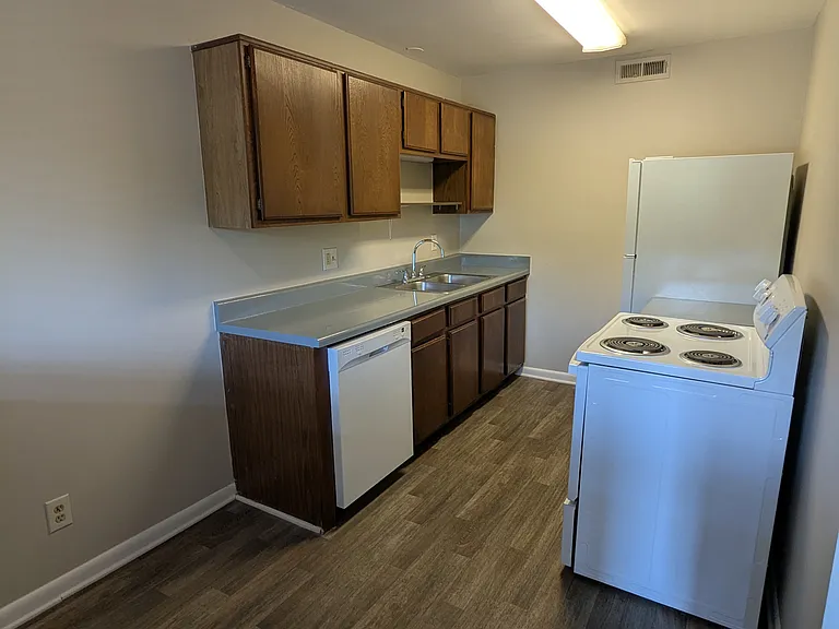 East Lake Apartments — Photo 20