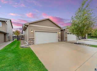 6904 S Witzke Ave, Sioux Falls, SD 57108