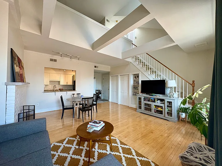 918 Spruce St #8 — Photo 11