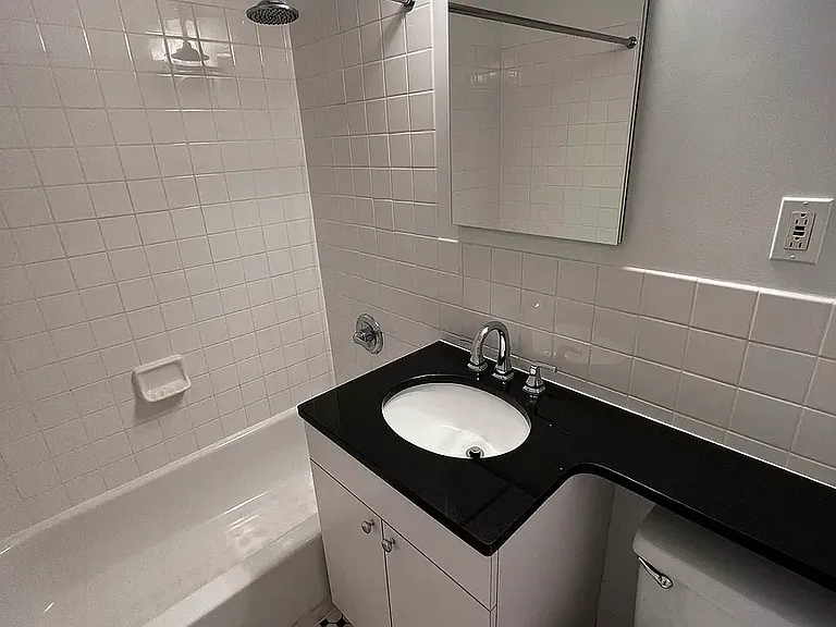642 Amsterdam Ave #3A — Photo 9