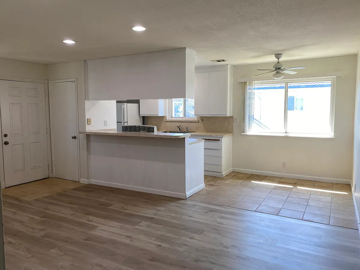 Living Room/Entry - 794 Blossom Hill Rd #4