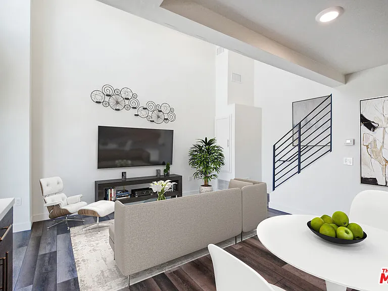 3667 Mentone Ave #5 — Photo 2