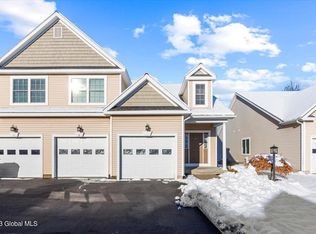3 Jordan Point Dr, Troy, NY 12180