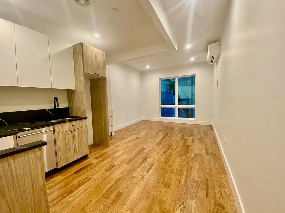 1st image of 61 Montrose Ave #202