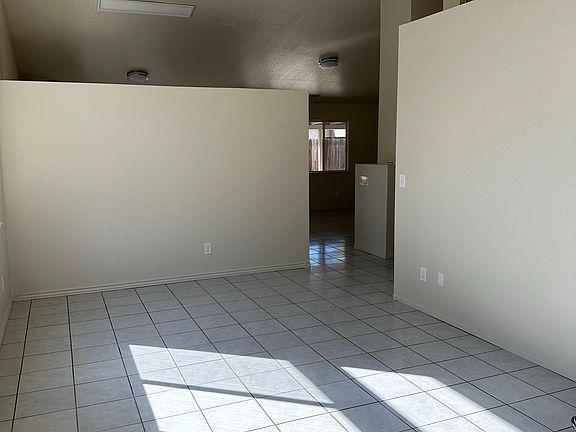 4th image of 2163 Laguna Way