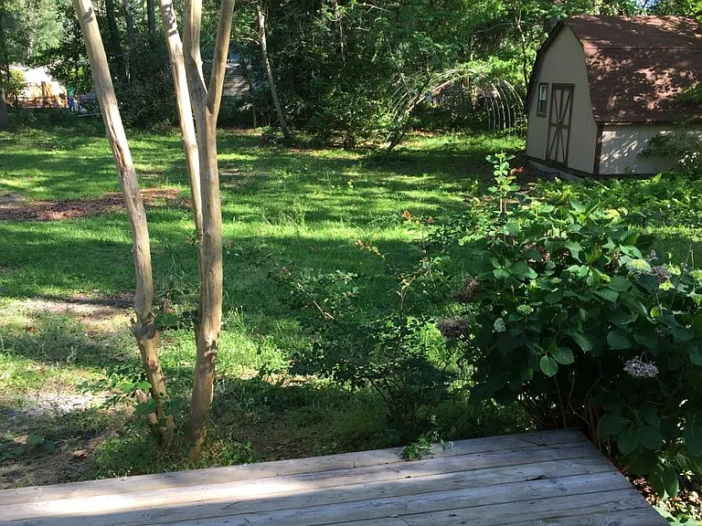 1421 Joy Ave — Photo 4