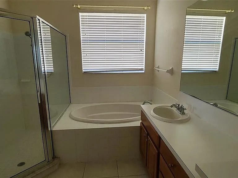 31422 Bridgegate Dr — Photo 2