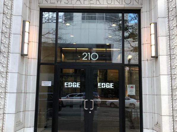 210 S Desplaines St APT 611
