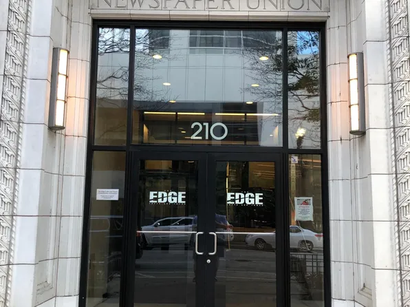 210 S Desplaines St, Chicago, IL