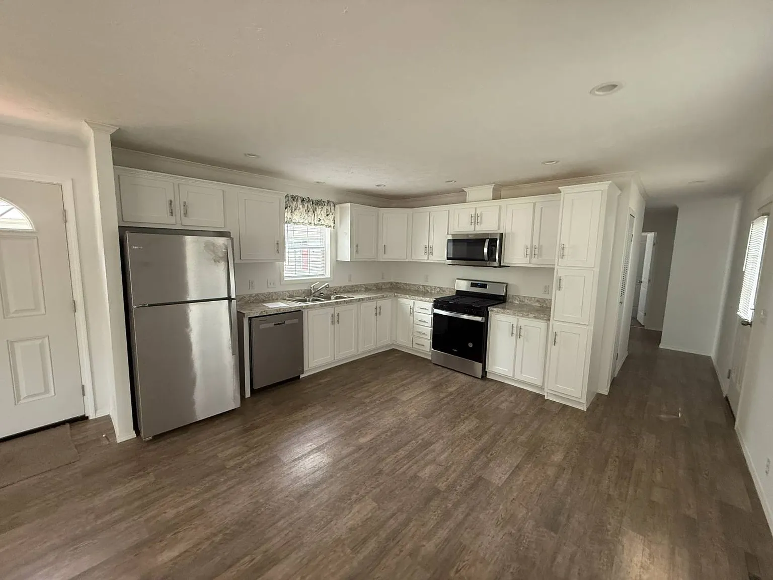 2 bed, 2.0 bath, 960 sqft, $2,100 — Photo 2