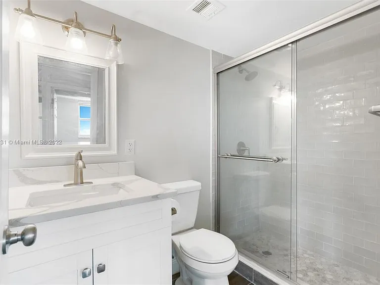 1505 N Riverside Dr #404 — Photo 18